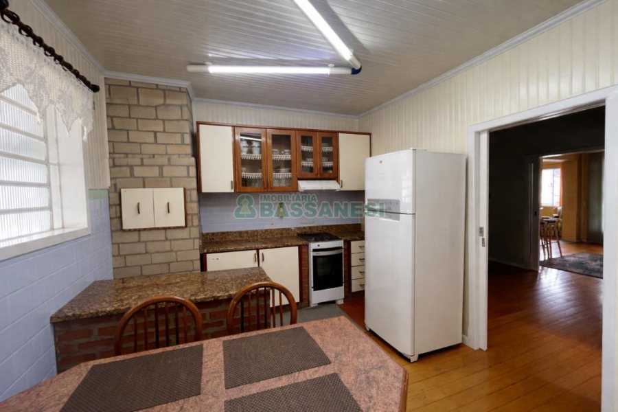 Casa com 250m², 4 dormitórios, 3 vagas, no bairro Nossa Senhora de Lourdes em Caxias do Sul para Comprar
