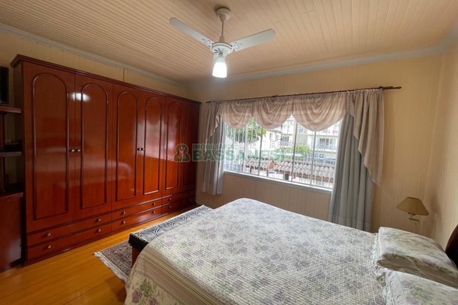 Casa com 250m², 4 dormitórios, 3 vagas, no bairro Nossa Senhora de Lourdes em Caxias do Sul para Comprar