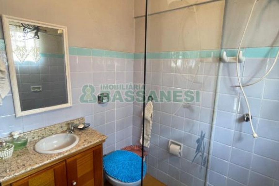 Casa com 250m², 4 dormitórios, 3 vagas, no bairro Nossa Senhora de Lourdes em Caxias do Sul para Comprar