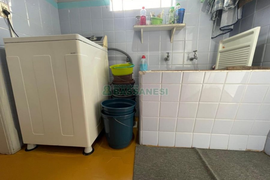 Casa com 250m², 4 dormitórios, 3 vagas, no bairro Nossa Senhora de Lourdes em Caxias do Sul para Comprar
