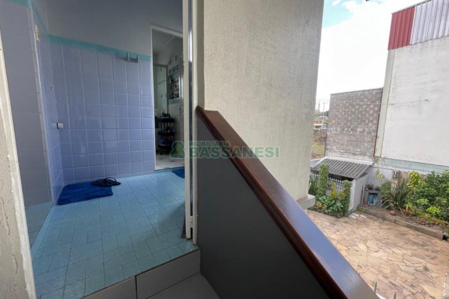 Casa com 250m², 4 dormitórios, 3 vagas, no bairro Nossa Senhora de Lourdes em Caxias do Sul para Comprar