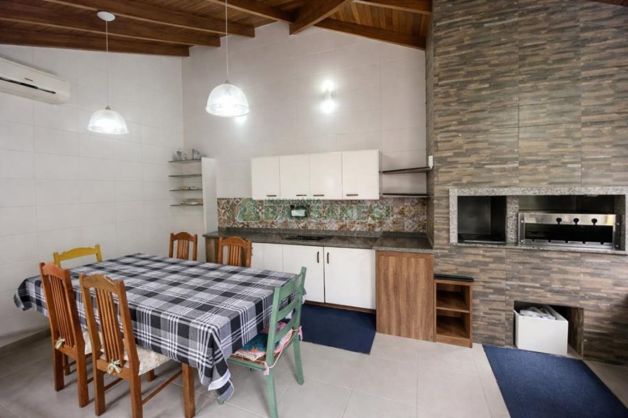 Casa com 250m², 4 dormitórios, 3 vagas, no bairro Nossa Senhora de Lourdes em Caxias do Sul para Comprar