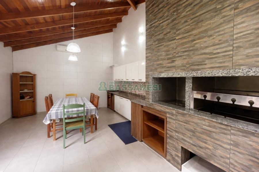 Casa com 250m², 4 dormitórios, 3 vagas, no bairro Nossa Senhora de Lourdes em Caxias do Sul para Comprar