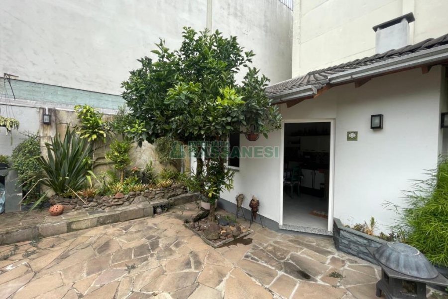 Casa com 250m², 4 dormitórios, 3 vagas, no bairro Nossa Senhora de Lourdes em Caxias do Sul para Comprar