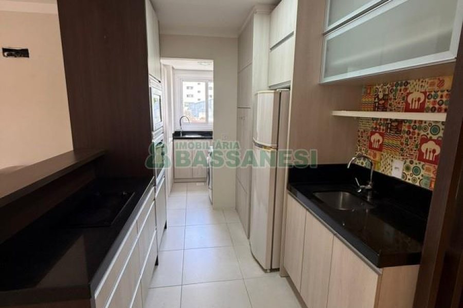 Apartamento com 70m², 2 dormitórios, 2 vagas, no bairro Madureira em Caxias do Sul para Comprar