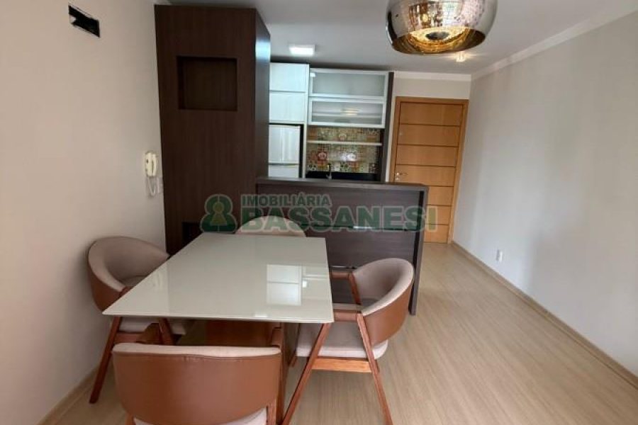 Apartamento com 70m², 2 dormitórios, 2 vagas, no bairro Madureira em Caxias do Sul para Comprar