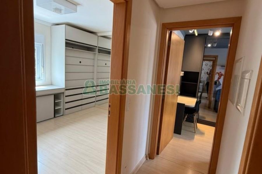 Apartamento com 70m², 2 dormitórios, 2 vagas, no bairro Madureira em Caxias do Sul para Comprar