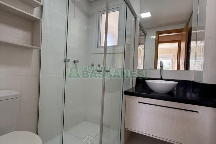 Apartamento com 70m², 2 dormitórios, 2 vagas, no bairro Madureira em Caxias do Sul para Comprar