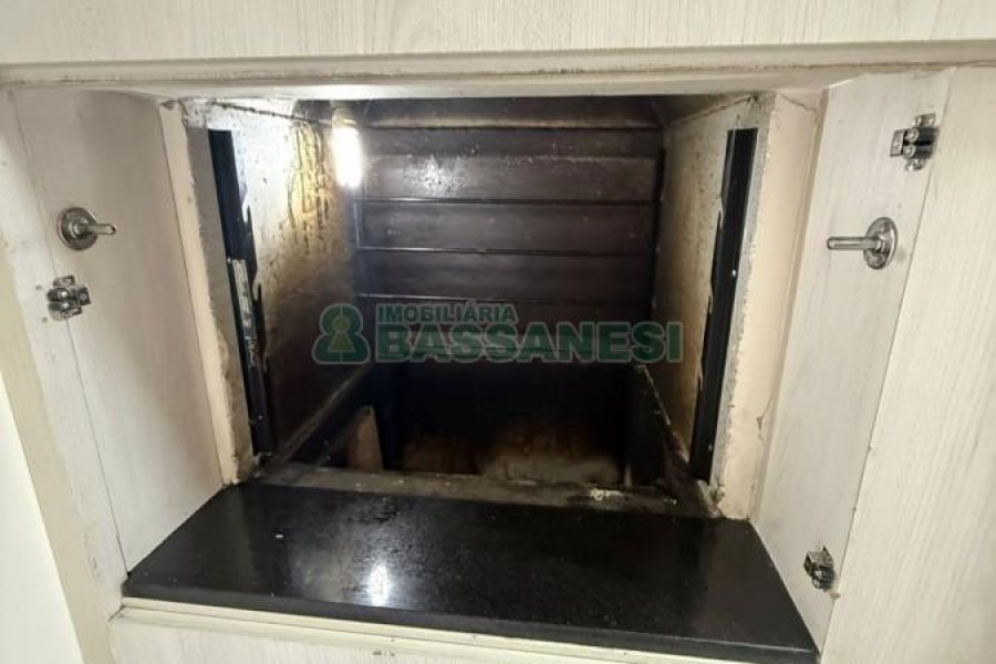 Apartamento com 70m², 2 dormitórios, 2 vagas, no bairro Madureira em Caxias do Sul para Comprar