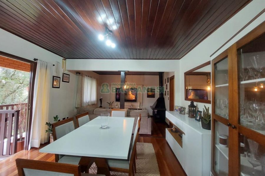 Chácara com 240m², 3 dormitórios, 2 vagas, no bairro Vila Seca em Caxias do Sul para Alugar