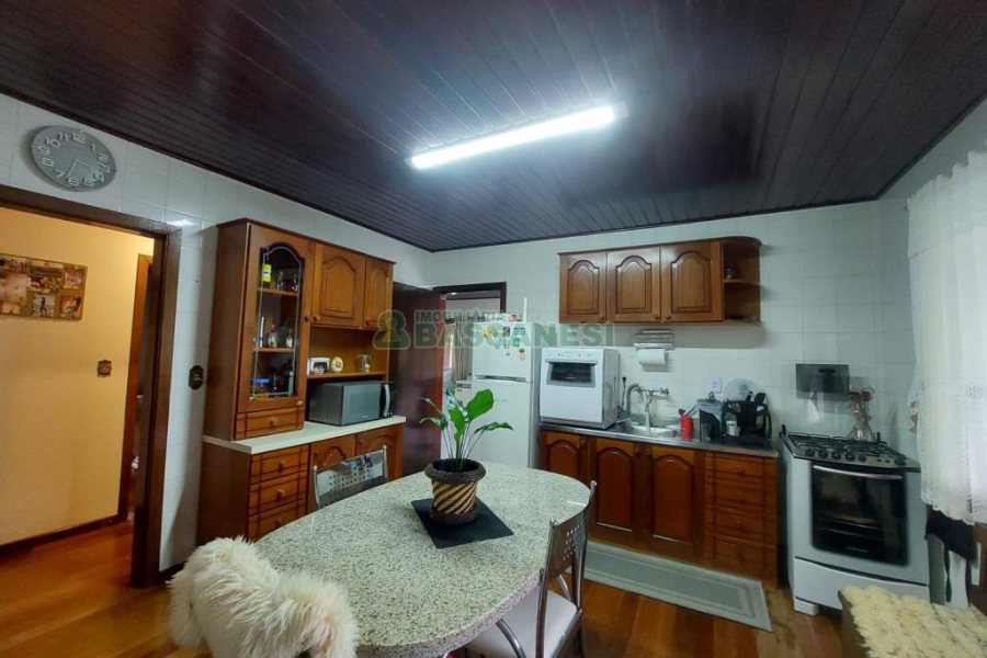 Chácara com 240m², 3 dormitórios, 2 vagas, no bairro Vila Seca em Caxias do Sul para Alugar