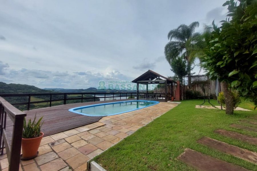 Chácara com 240m², 3 dormitórios, 2 vagas, no bairro Vila Seca em Caxias do Sul para Alugar