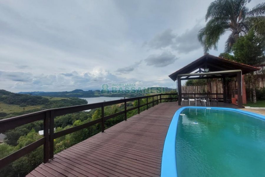 Chácara com 240m², 3 dormitórios, 2 vagas, no bairro Vila Seca em Caxias do Sul para Alugar