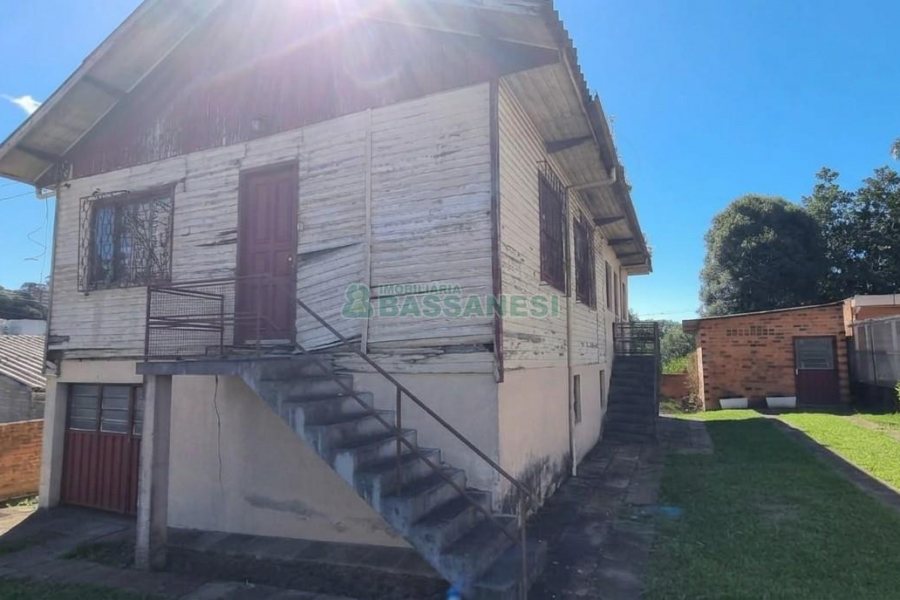 Casa com 240356m², 3 dormitórios, no bairro Nossa Senhora de Lourdes em Caxias do Sul para Comprar