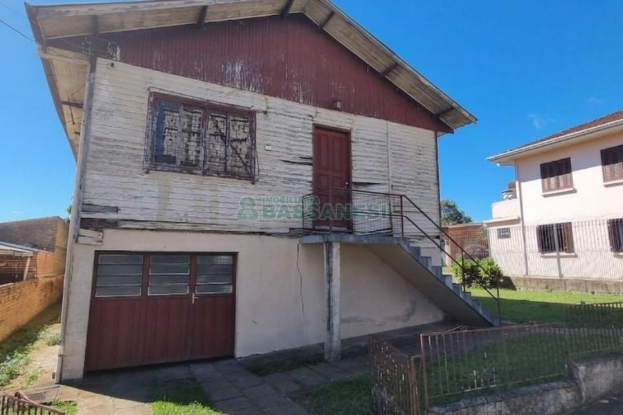 Casa com 240356m², 3 dormitórios, no bairro Nossa Senhora de Lourdes em Caxias do Sul para Comprar