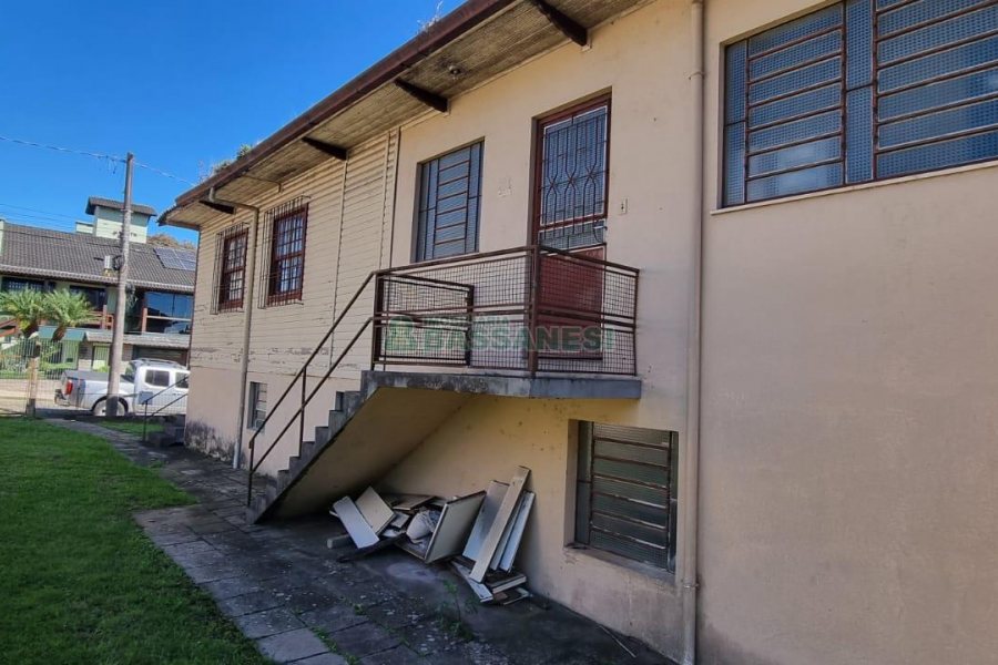 Casa com 240356m², 3 dormitórios, no bairro Nossa Senhora de Lourdes em Caxias do Sul para Comprar