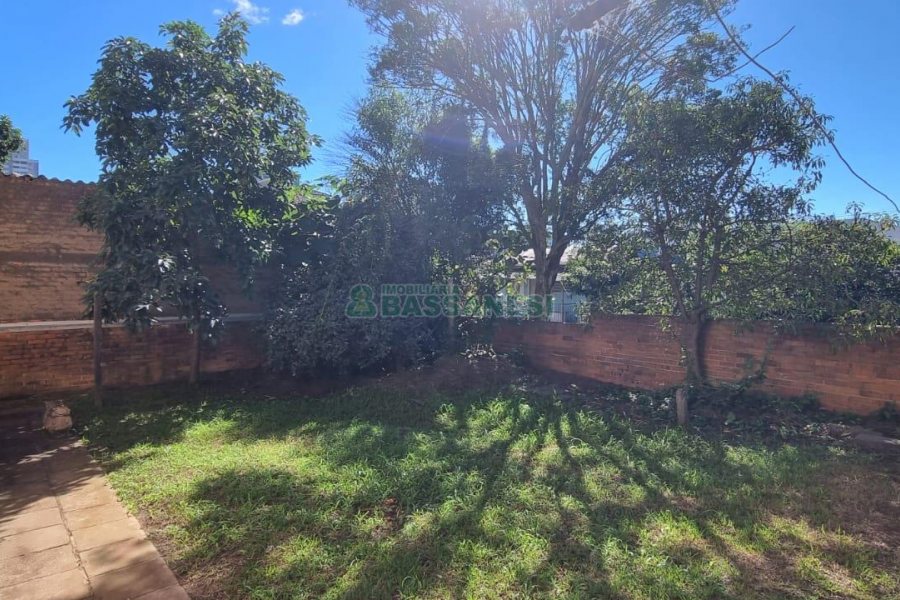 Casa com 240356m², 3 dormitórios, no bairro Nossa Senhora de Lourdes em Caxias do Sul para Comprar
