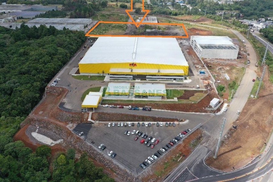 Pavilhão com 7500m², no bairro Industrial em Caxias do Sul para Alugar