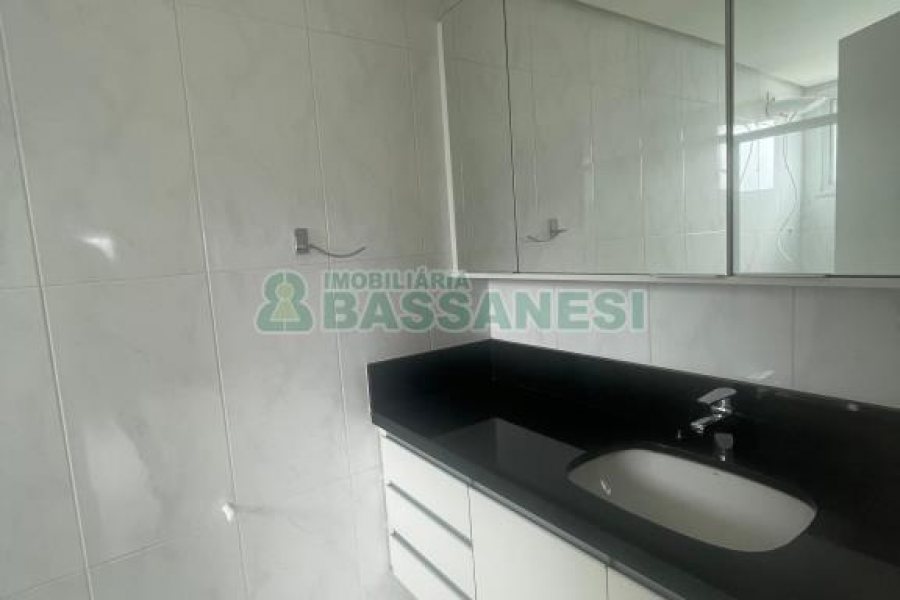 Apartamento com 108m², 3 dormitórios, 2 vagas, no bairro Salgado Filho em Caxias do Sul para Alugar