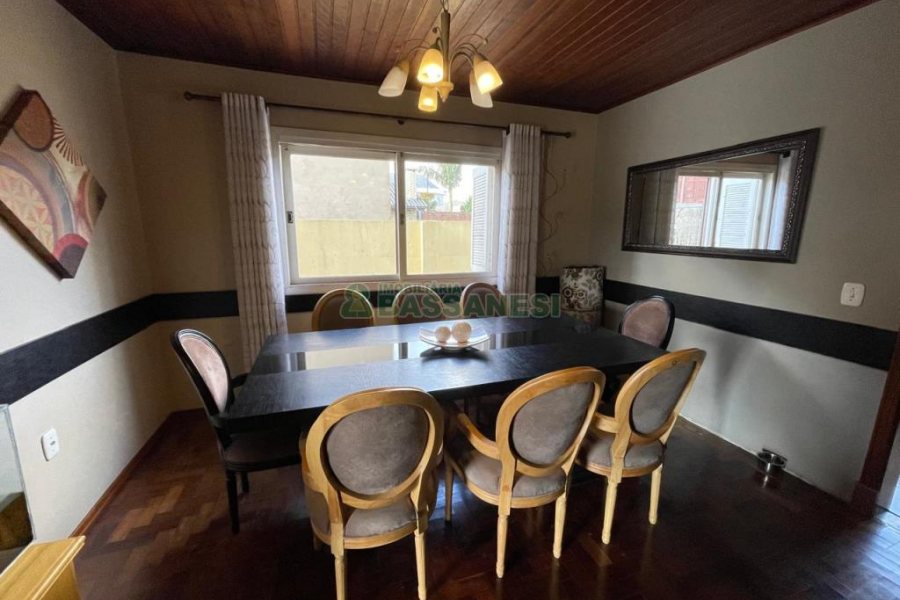 Casa com 180m², 3 dormitórios, 2 vagas, no bairro Fatima em Caxias do Sul para Alugar