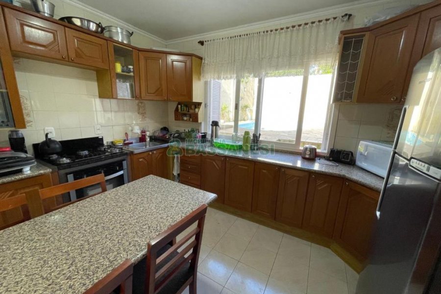 Casa com 180m², 3 dormitórios, 2 vagas, no bairro Fatima em Caxias do Sul para Alugar