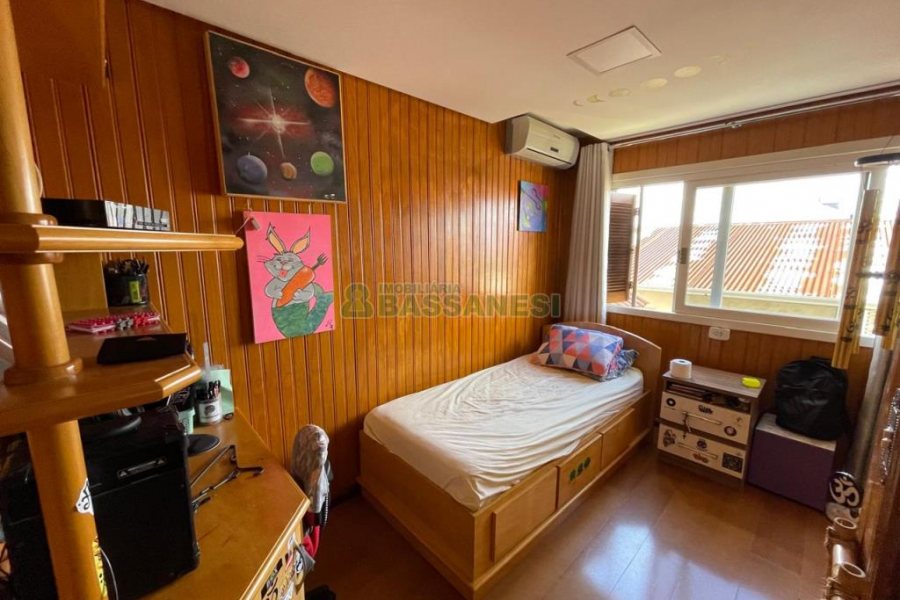 Casa com 180m², 3 dormitórios, 2 vagas, no bairro Fatima em Caxias do Sul para Alugar