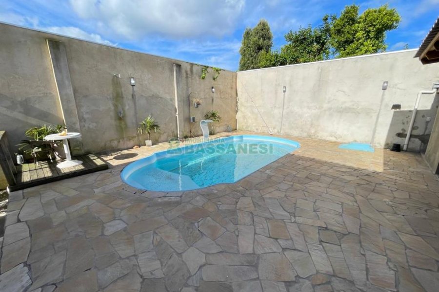 Casa com 180m², 3 dormitórios, 2 vagas, no bairro Fatima em Caxias do Sul para Alugar