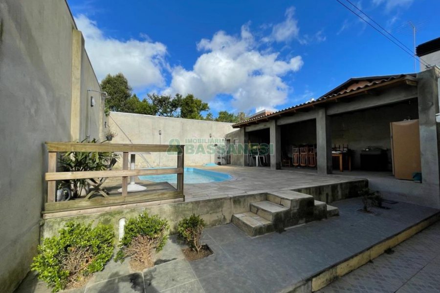 Casa com 180m², 3 dormitórios, 2 vagas, no bairro Fatima em Caxias do Sul para Alugar