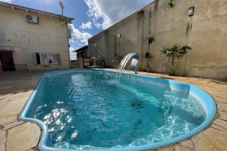 Casa com 180m², 3 dormitórios, 2 vagas, no bairro Fatima em Caxias do Sul para Alugar