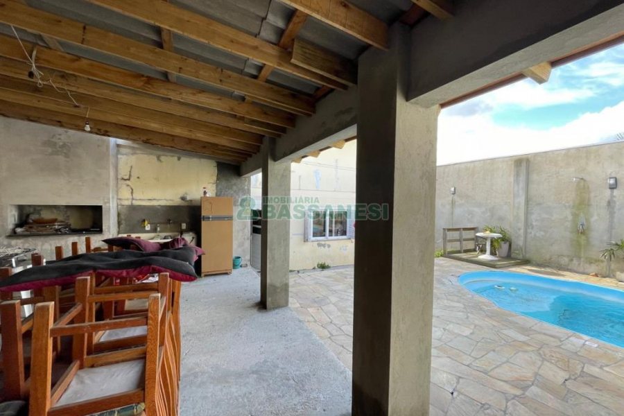 Casa com 180m², 3 dormitórios, 2 vagas, no bairro Fatima em Caxias do Sul para Alugar