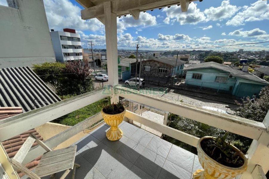 Casa com 180m², 3 dormitórios, 2 vagas, no bairro Fatima em Caxias do Sul para Alugar