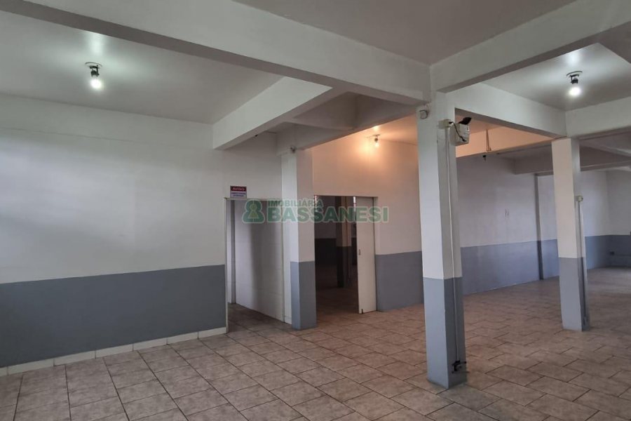 Predio com 893m², no bairro São Ciro em Caxias do Sul para Comprar