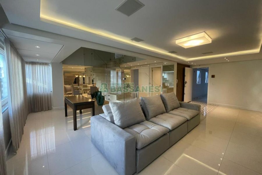 Apartamento com 170m², 3 dormitórios, 2 vagas, no bairro Centro em Caxias do Sul para Comprar