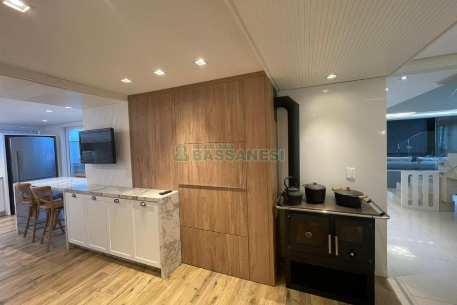 Apartamento com 170m², 3 dormitórios, 2 vagas, no bairro Centro em Caxias do Sul para Comprar