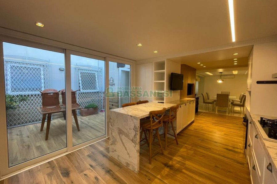 Apartamento com 170m², 3 dormitórios, 2 vagas, no bairro Centro em Caxias do Sul para Comprar