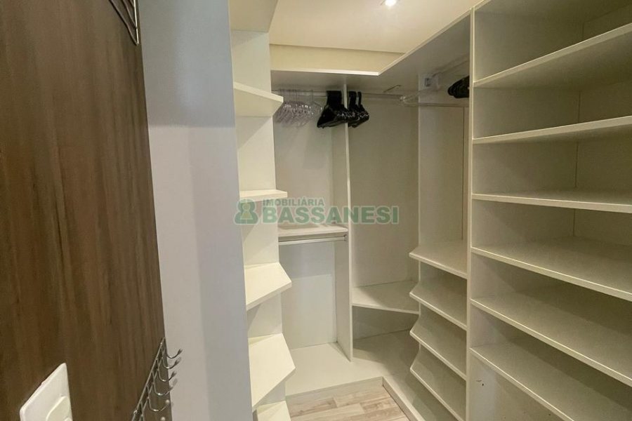 Apartamento com 170m², 3 dormitórios, 2 vagas, no bairro Centro em Caxias do Sul para Comprar