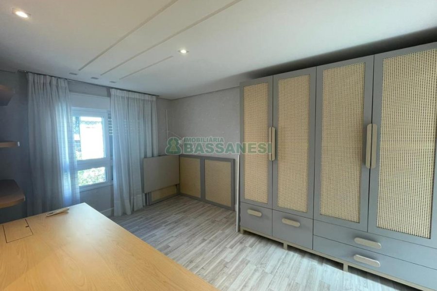 Apartamento com 170m², 3 dormitórios, 2 vagas, no bairro Centro em Caxias do Sul para Comprar