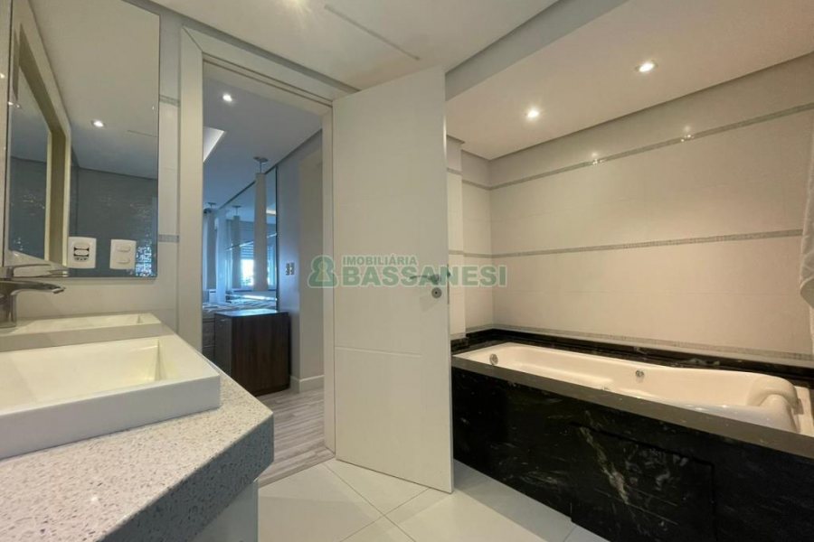 Apartamento com 170m², 3 dormitórios, 2 vagas, no bairro Centro em Caxias do Sul para Comprar