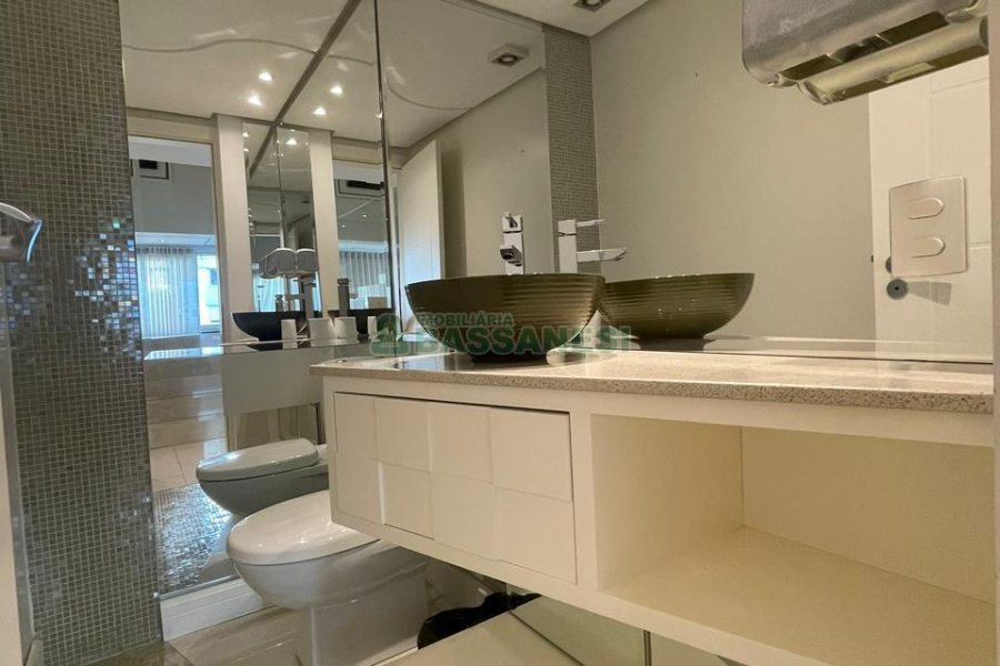 Apartamento com 170m², 3 dormitórios, 2 vagas, no bairro Centro em Caxias do Sul para Comprar