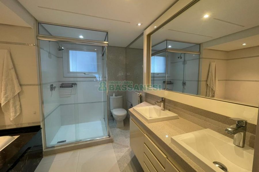 Apartamento com 170m², 3 dormitórios, 2 vagas, no bairro Centro em Caxias do Sul para Comprar