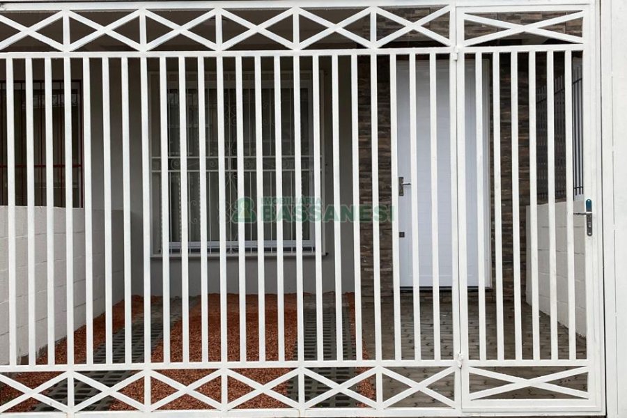 Sobrado com 70m², 2 dormitórios, 1 vaga, no bairro Villagio Iguatemi em Caxias do Sul para Alugar