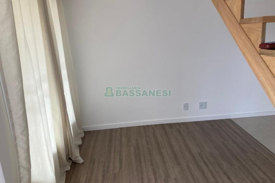 Sobrado com 70m², 2 dormitórios, 1 vaga, no bairro Villagio Iguatemi em Caxias do Sul para Alugar