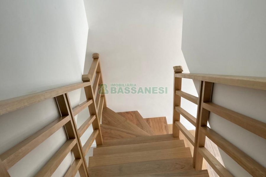 Sobrado com 70m², 2 dormitórios, 1 vaga, no bairro Villagio Iguatemi em Caxias do Sul para Alugar