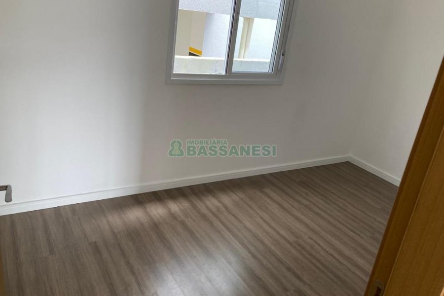 Sobrado com 70m², 2 dormitórios, 1 vaga, no bairro Villagio Iguatemi em Caxias do Sul para Alugar