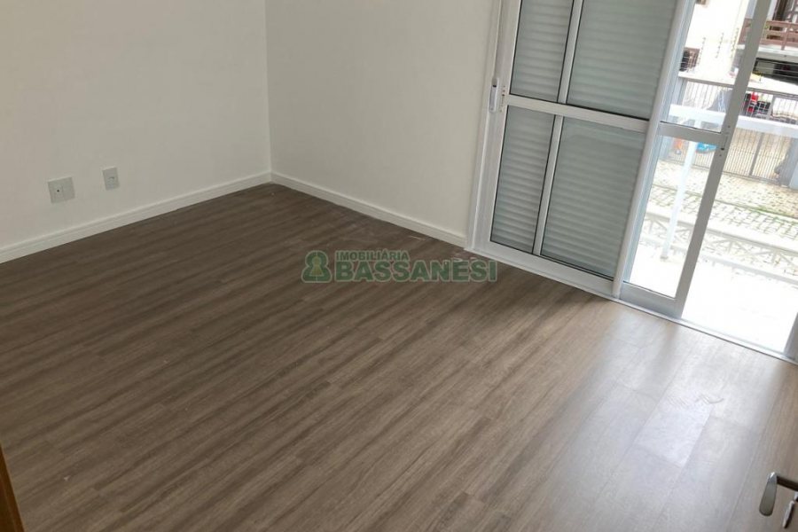 Sobrado com 70m², 2 dormitórios, 1 vaga, no bairro Villagio Iguatemi em Caxias do Sul para Alugar