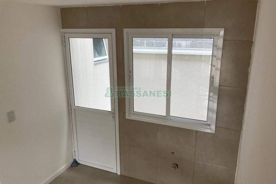 Sobrado com 70m², 2 dormitórios, 1 vaga, no bairro Villagio Iguatemi em Caxias do Sul para Alugar