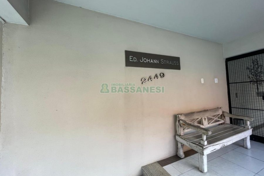 Apartamento com 120m², 3 dormitórios, 1 vaga, no bairro Pio X em Caxias do Sul para Comprar