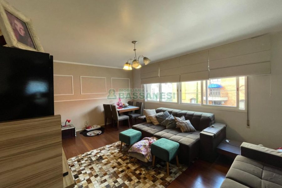 Apartamento com 120m², 3 dormitórios, 1 vaga, no bairro Pio X em Caxias do Sul para Comprar