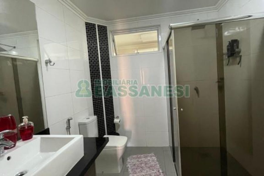 Apartamento com 120m², 3 dormitórios, 1 vaga, no bairro Pio X em Caxias do Sul para Comprar