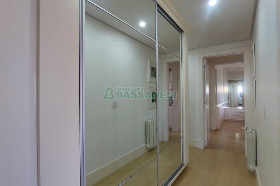 Apto Mobiliado com 198m², 5 dormitórios, 4 vagas, no bairro Lourdes em Caxias do Sul para Alugar